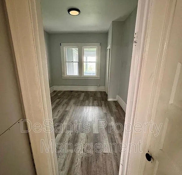 1810 Brownsville Rd #2 — Photo 14