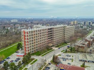 350 Quigley Rd #811, Hamilton, ON L8K5N2