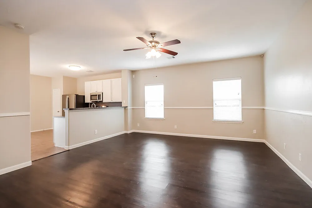 3 bed, 2.0 bath, 1364 sqft, $1,850 — Photo 3