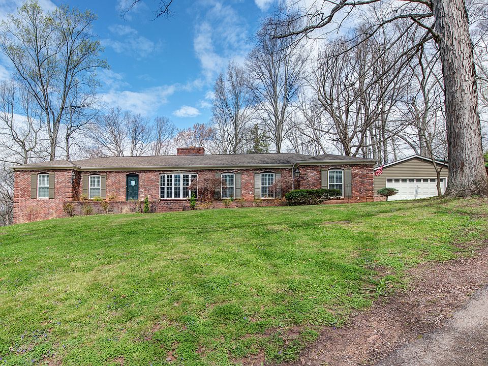 1st image of 212 Guinnwood Ln