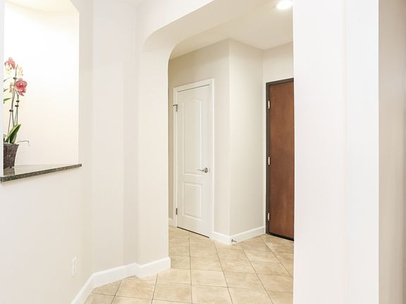 5th image of 1522 Amherst Ave APT 204
