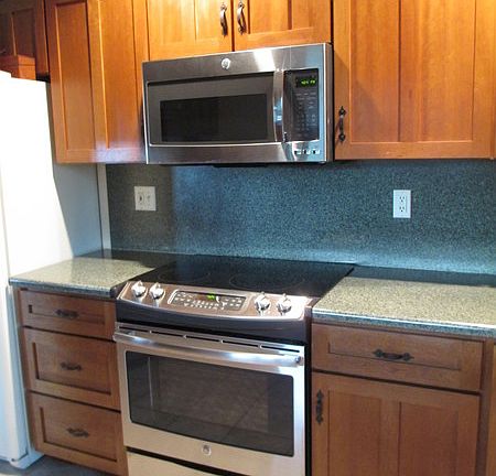 Kitchen : New stainless steel range and microwave