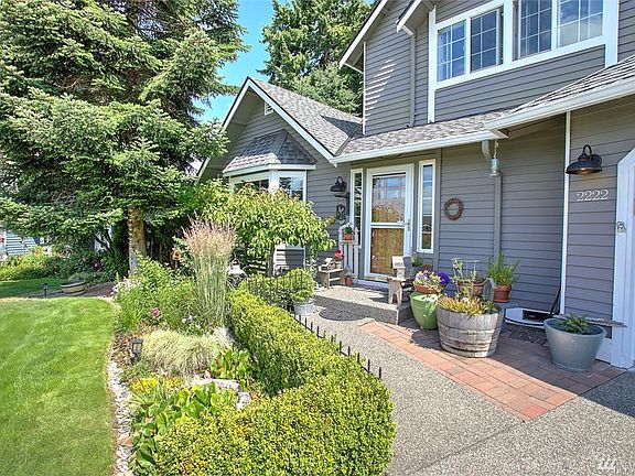 You'll enjoy great curb appeal with this immaculate home. This thriving, sought-after neighborhood features lovely parks, a 4th 