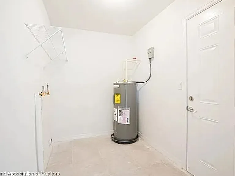 457 Aloha Ave — Photo 9