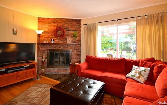 4th image of 2652 Warwick Dr