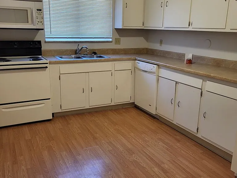 Yorktowne Apartments — Photo 25