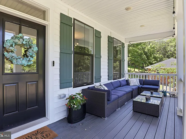15717 Tierra Dr — Photo 2