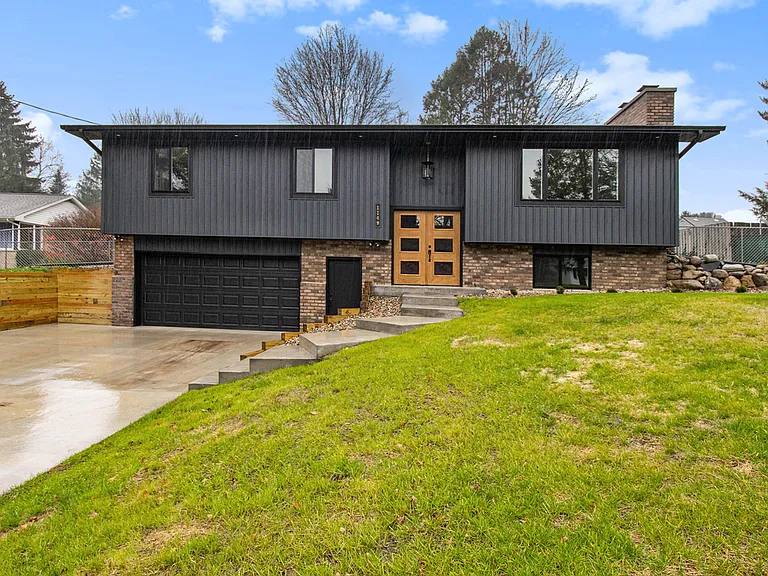 1149 Cadet Ln — Photo 1