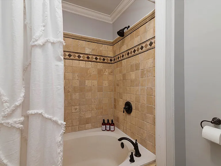 18651 Vineyard Point Ln — Photo 22