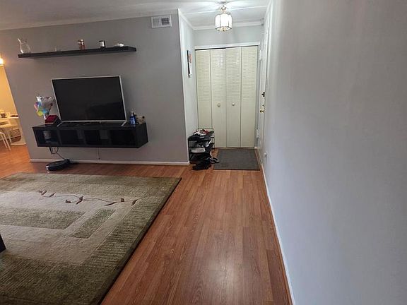 4th image of 8950 Krewstown Rd #204