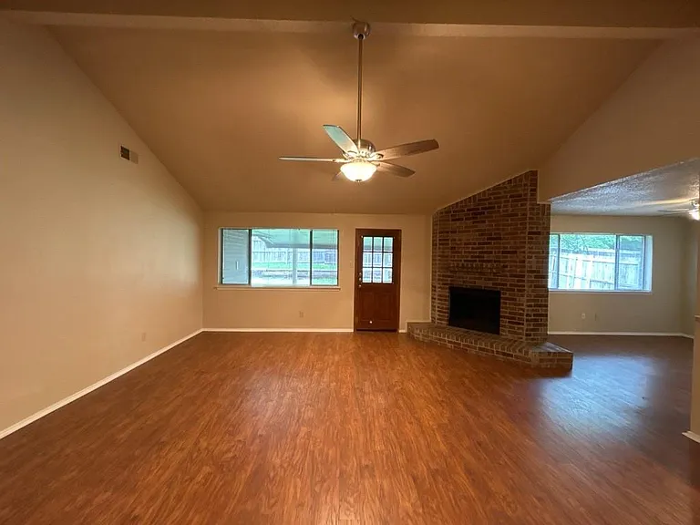 2412 Amber Hill Ln — Photo 7