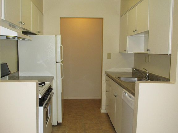 3rd image of 10 Hasbrouck Dr APT D