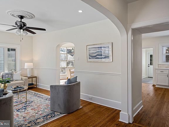 4th image of 208 S Pennell Rd