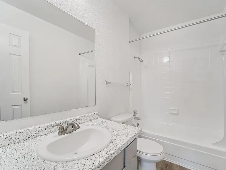 Waters at Westchase Apartments — Photo 31
