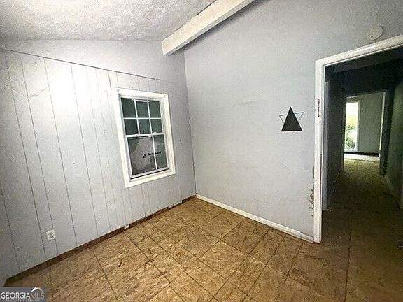 5th image of 3335 Delmar Ln NW