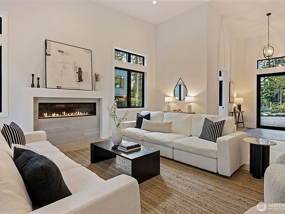 5th image of 13982 Manzanita Road NE