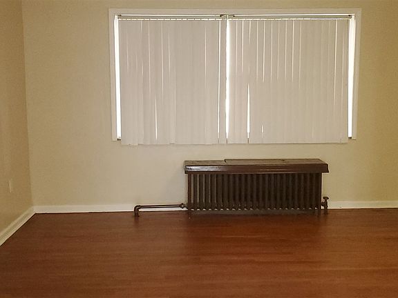 6908 Chaucer Living Room