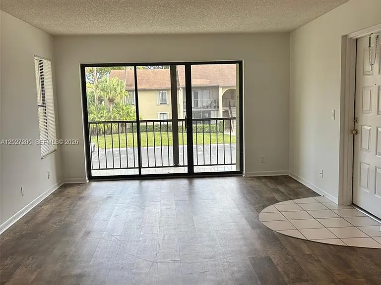 718 Sunny Pine Way #H2 — Photo 3