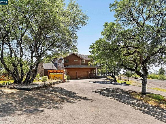 4th image of 130 Mountain Oak Rd