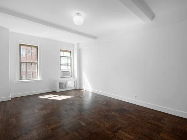 24 Fifth Avenue image 1 of 14