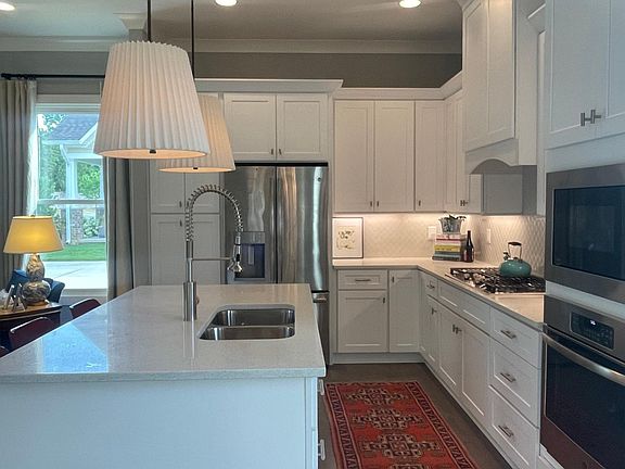 3rd image of 526 Acklen Park Dr