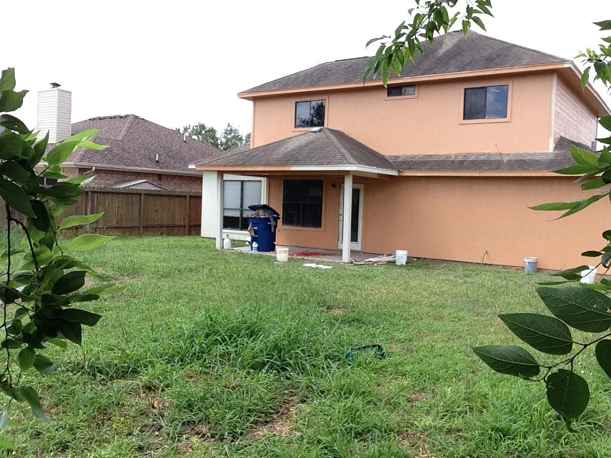 4 bed, 2200 sqft, $2,388 — Photo 3