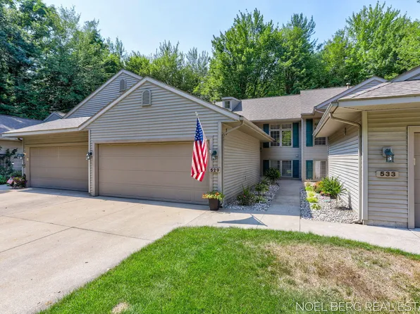 529 Tournament Cir, Muskegon, MI 49444