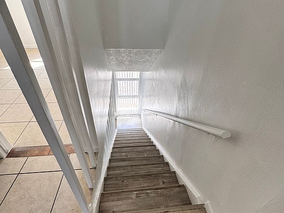 3rd image of 840 Chestnut Ave #5
