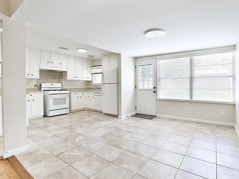 1321 Thornton Rd — Photo 8