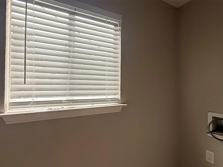 805 Malden Cv — Photo 10