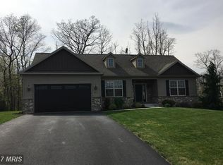 817 Dickeys Dr, Chambersburg, PA 17202