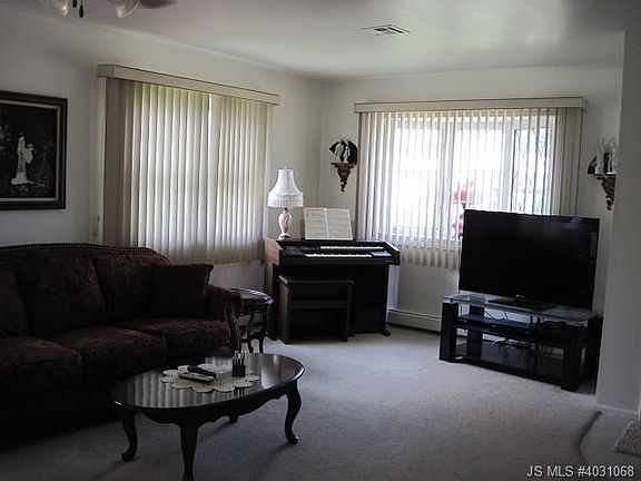 5th image of 17 Bonaire Dr
