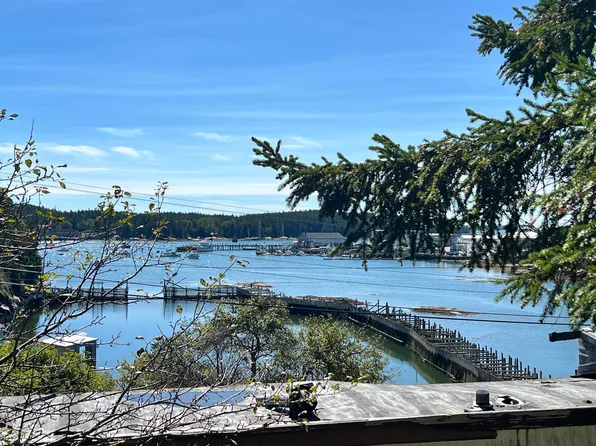 75 Green Head Road, Stonington, ME 04681