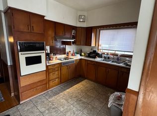 2945 N Oakland Ave, Milwaukee, WI 53211