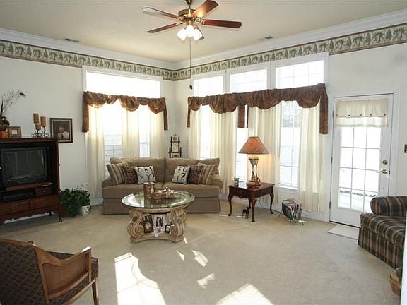 5th image of 6223 Chelsea Cres