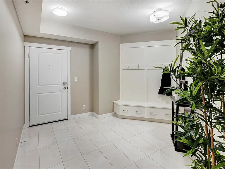 32 Varsity Estates Cir NW #102 — Photo 5