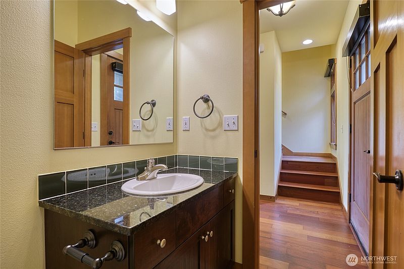 5th image of 1307 Pelican Pl #B
