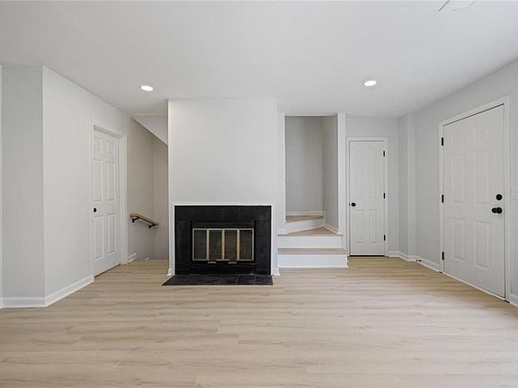5th image of 224 Chads Ford Way