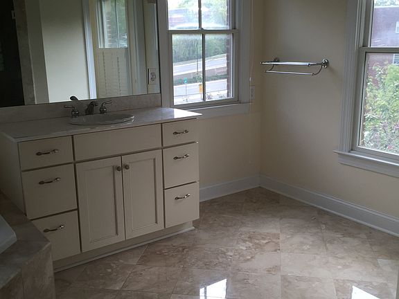 4th image of 1209A N Taft St #1