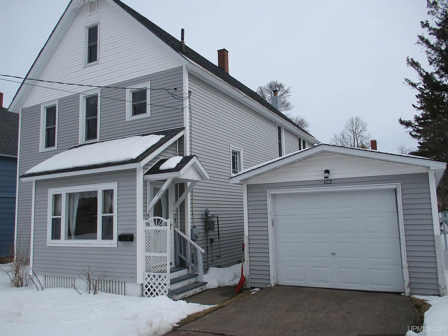 240 Kearsarge St #2, Calumet, MI 49913 | Zillow