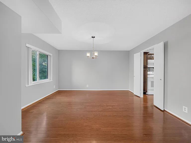8350 Greensboro Dr #422 — Photo 9