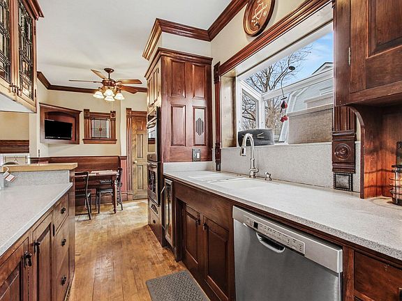 5th image of 414 E Clark St