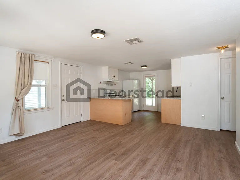 1109 Spur St — Photo 16