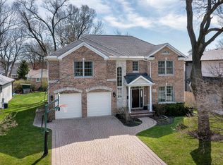 653 Elmgate Dr, Glenview, IL 60025