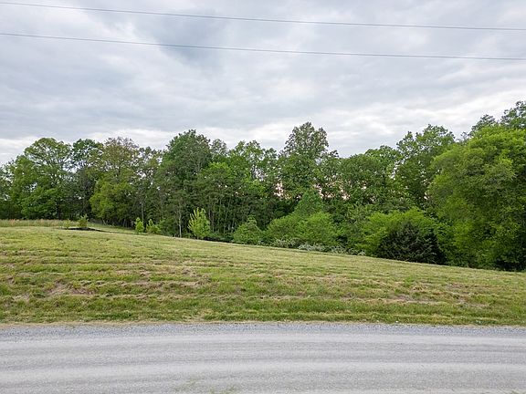 5th image of 14 Lake Bluff Dr