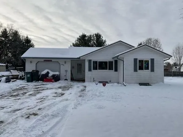 670 W 10th St, Rush City, MN 55069