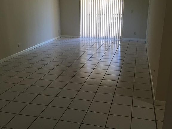 4th image of 11585 NW 41st St
