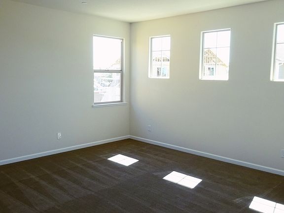 4th image of 2089 Malibu Pl