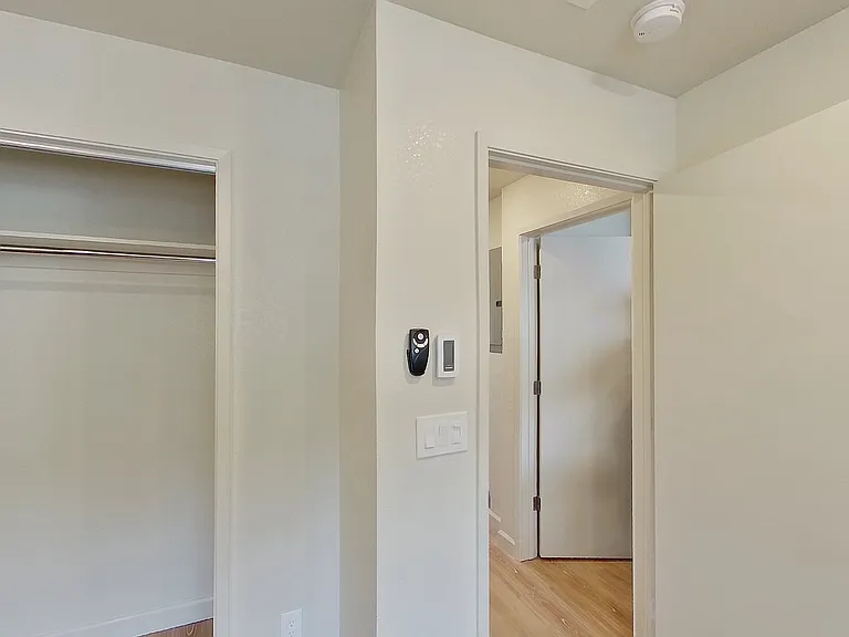 2437 Piedmont Ave — Photo 18