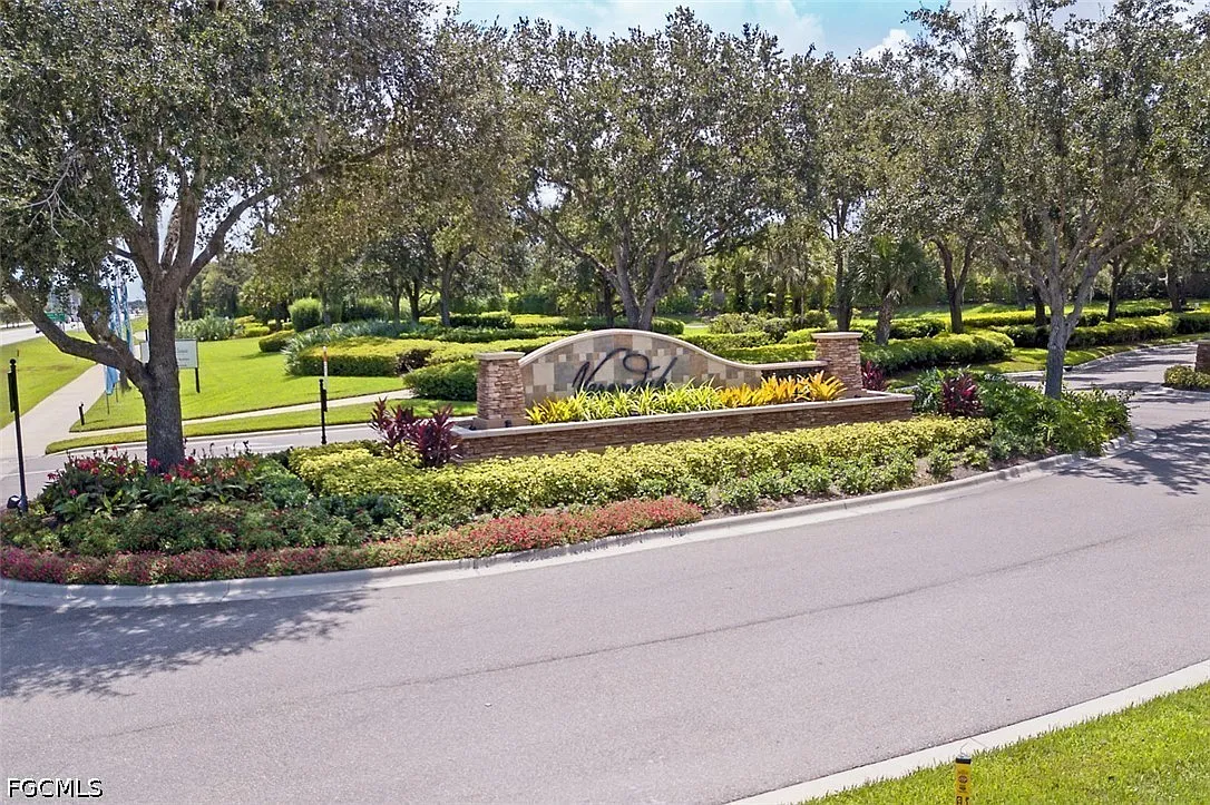 3 bed, 2.0 bath, 1637 sqft, $5,500 — Photo 2